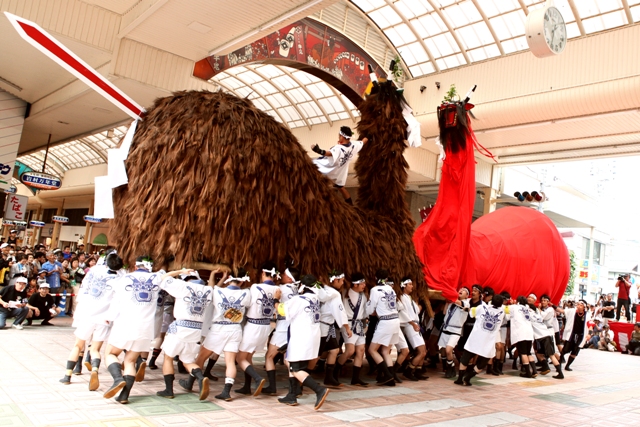 牛鬼がまちを練り歩く！「和霊大祭・うわじま牛鬼まつり」─終了しま